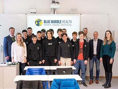 Klassenfoto der Beteiligten des Projektes "Blue Marble Health"